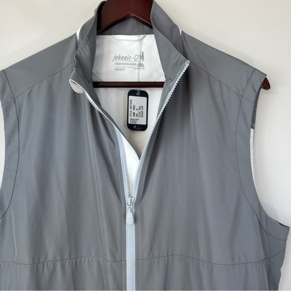 NWT johnnie-O Men's M Seal Tread Performance Vest Gray White Colorblock Golfcore